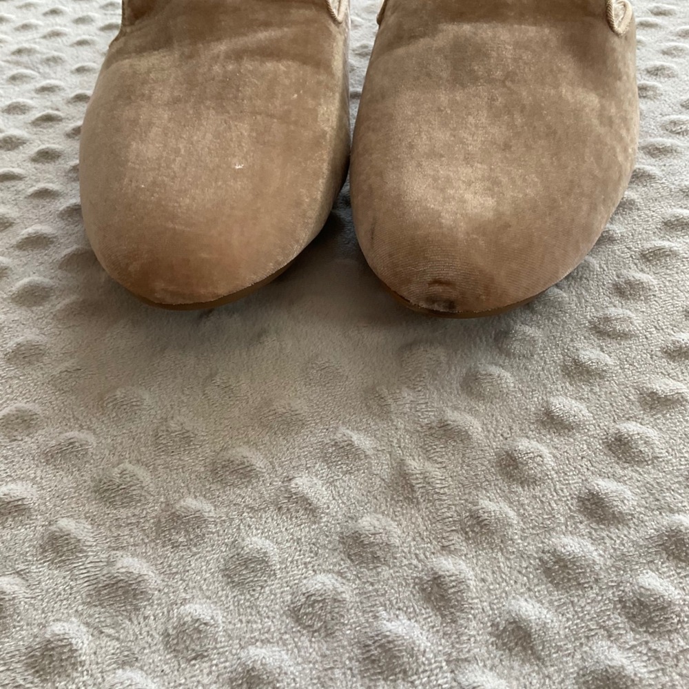 Birdies Velvet Faux Fur Slippers Women 8.5 Tan Monogram SFB Mules - Picture 4 of 6
